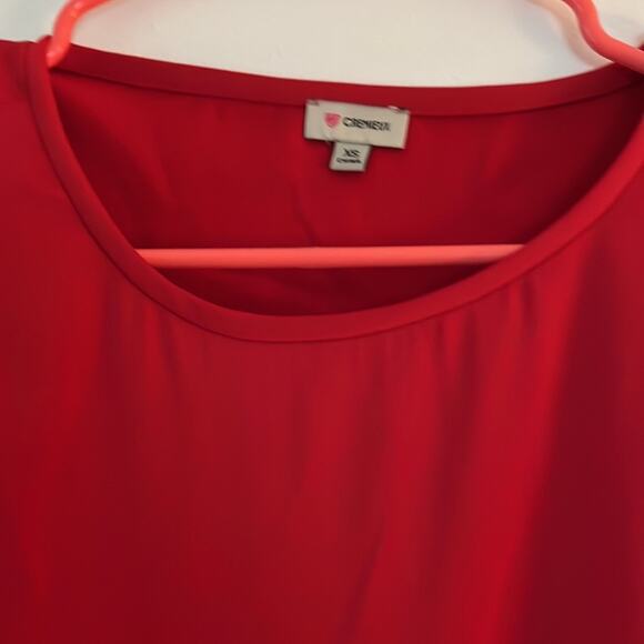 Cremieux red cuffed sleeve sateen top 95% polyester‎ 5% elastane￼ - Picture 2 of 6